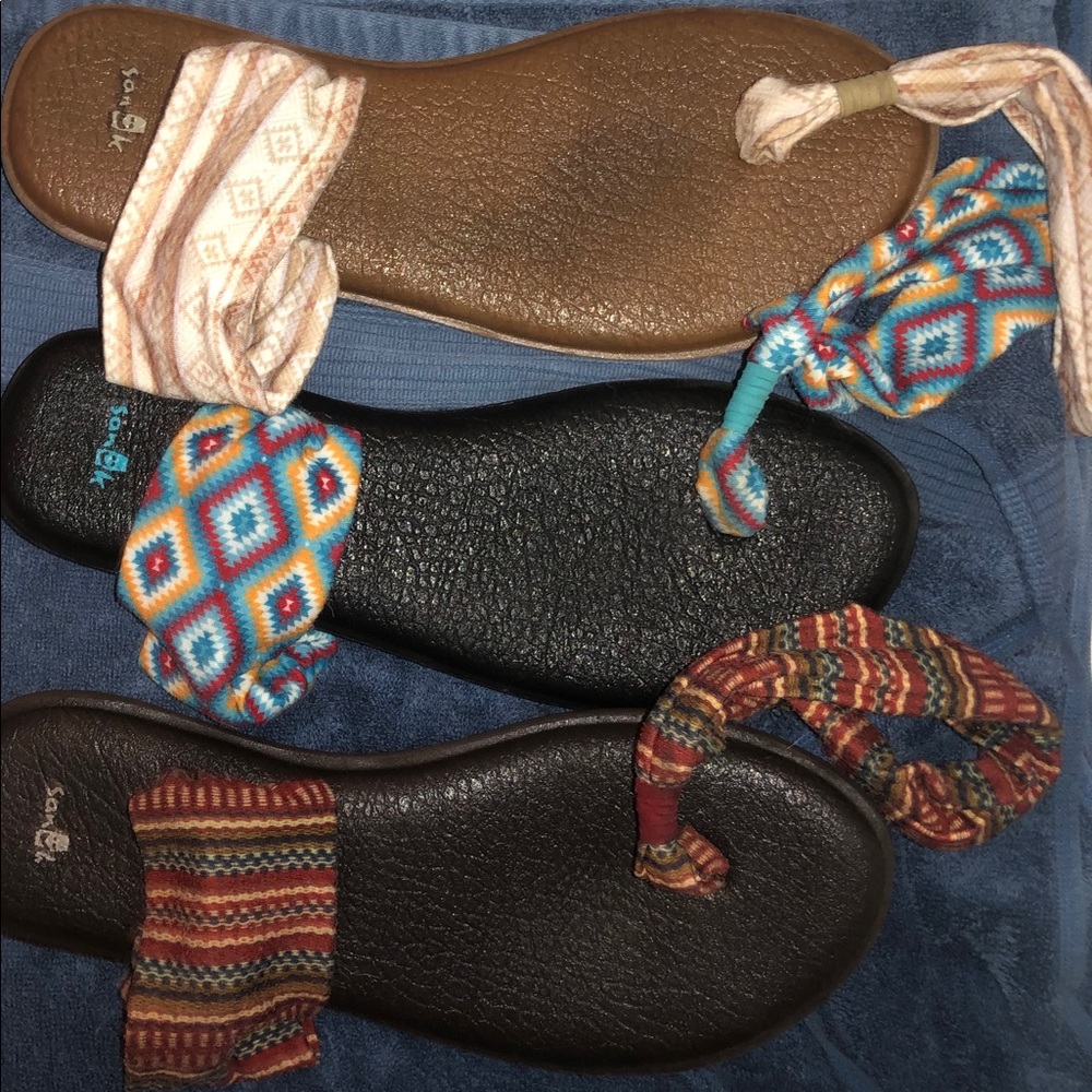 3 pairs of Sanuk sandals
